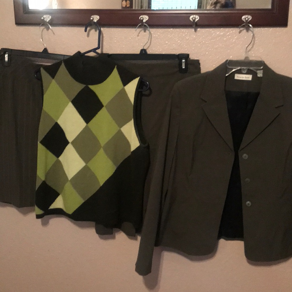 Skirt suit. 4 pieces.